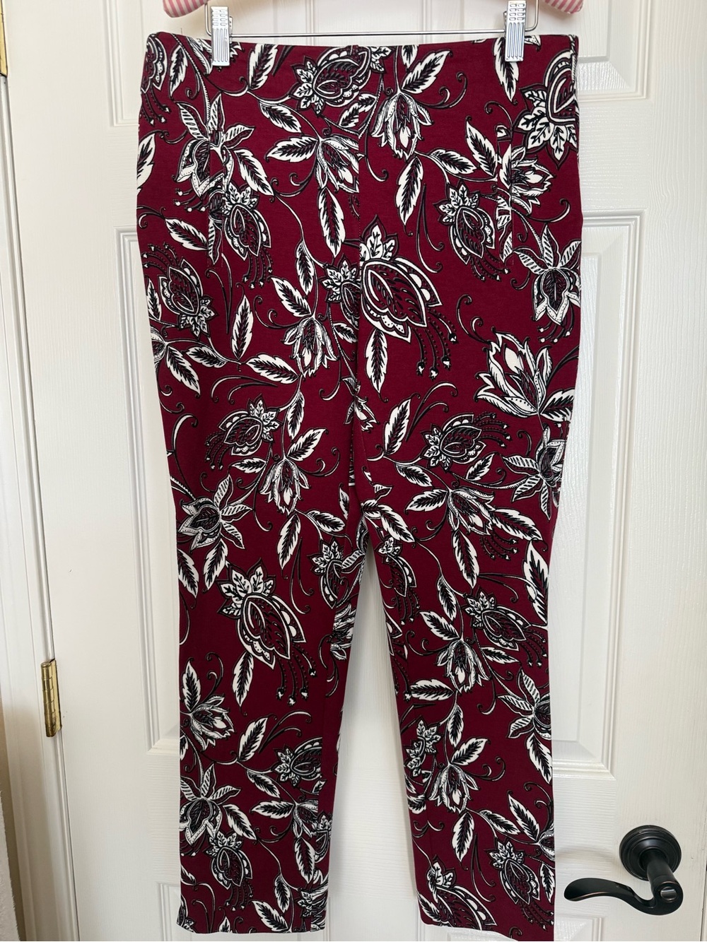 Chico's Wine Red Floral Ponte Leggings 0.5